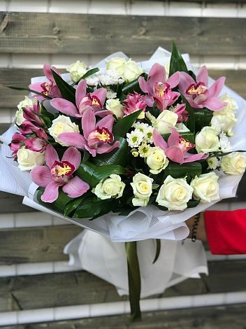 Букет цветов из: Розы и Хризантемы в Дорохово