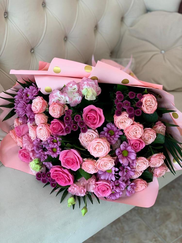 Букет цветов из: Хризантемы, Розы и Лизиантусы в Дорохово