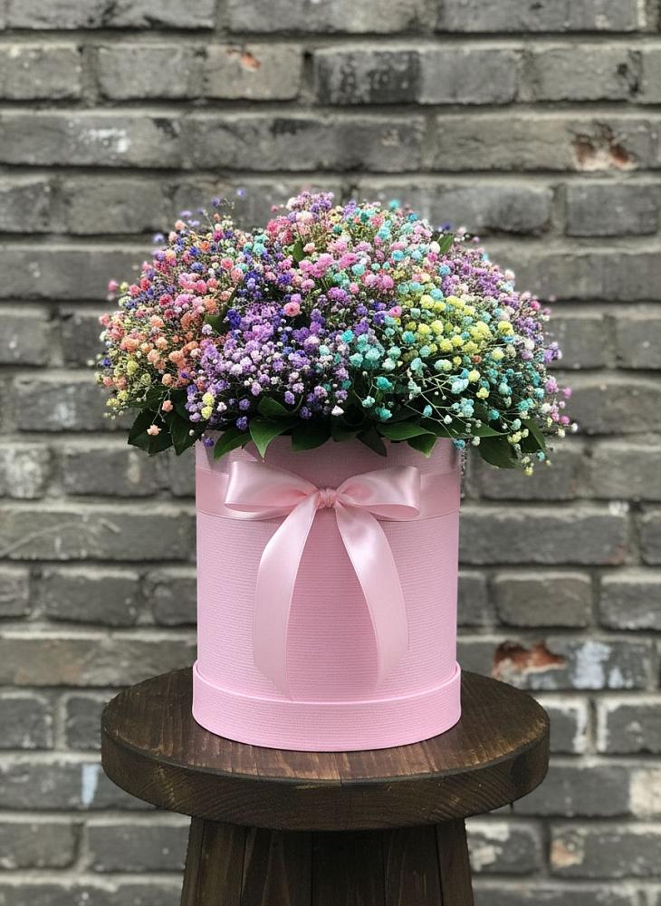 Цветочная композиция из Гипсофила и Розы в шляпной коробке в Дорохово