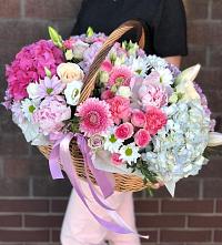 Композиция солнечный день в Дорохово Цветочная композиция из Розы, Хризантемы, Пионы и Лизиантусы в корзине в Дорохово