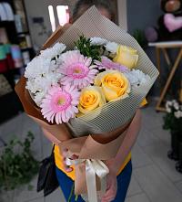 Букет цветов из:  Герберы, Розы и Хризантемы в Дорохово