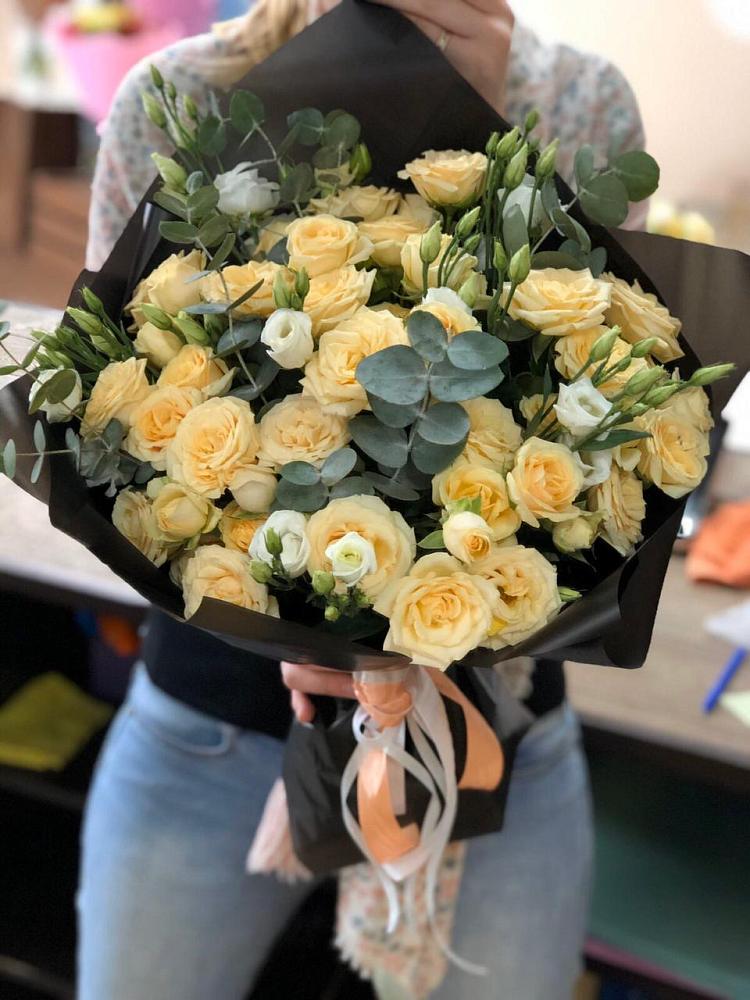 Букет цветов из: Розы и Лизиантусы в Дорохово