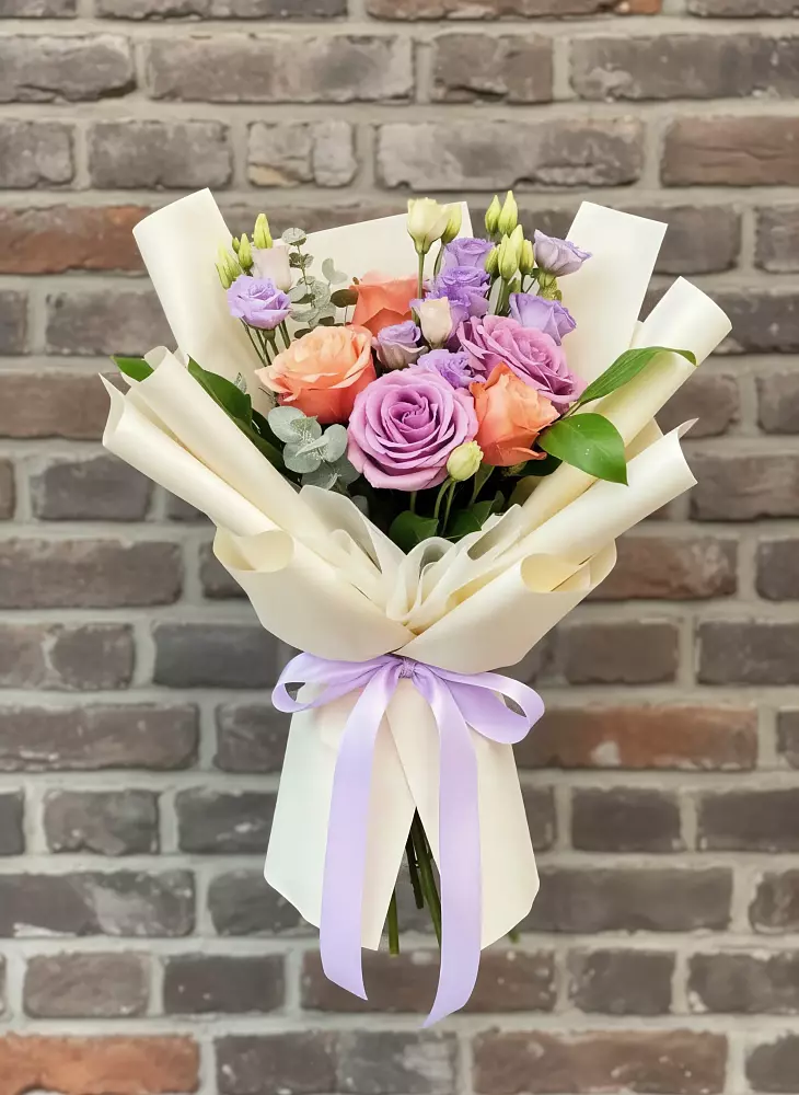 Букет цветов из: Лизиантусы и Розы в Дорохово