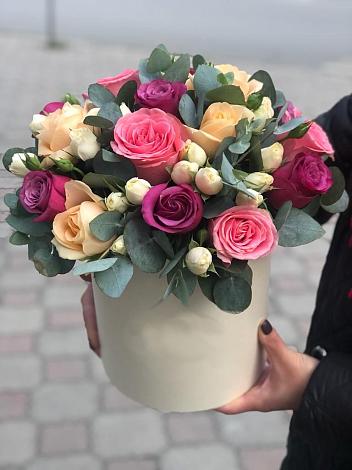 Цветочная композиция из Розы в шляпной коробке в Дорохово