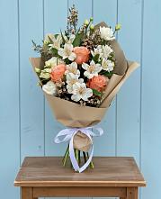Букет цветов из:  Альстромерии, Лизиантусы, Розы и Хризантемы в Дорохово