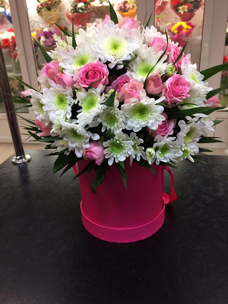 Цветочная композиция из Розы и Хризантемы в шляпной коробке в Дорохово