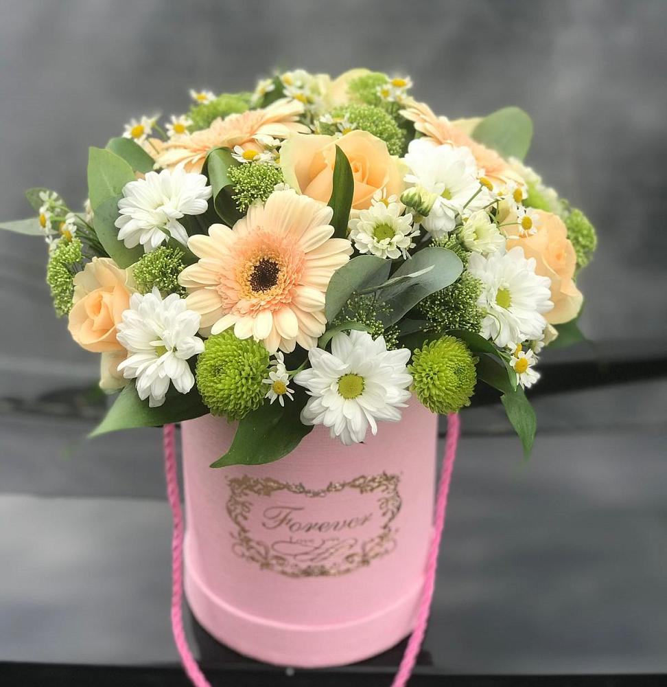 Цветочная композиция из Розы, Герберы и Хризантемы в шляпной коробке в Дорохово