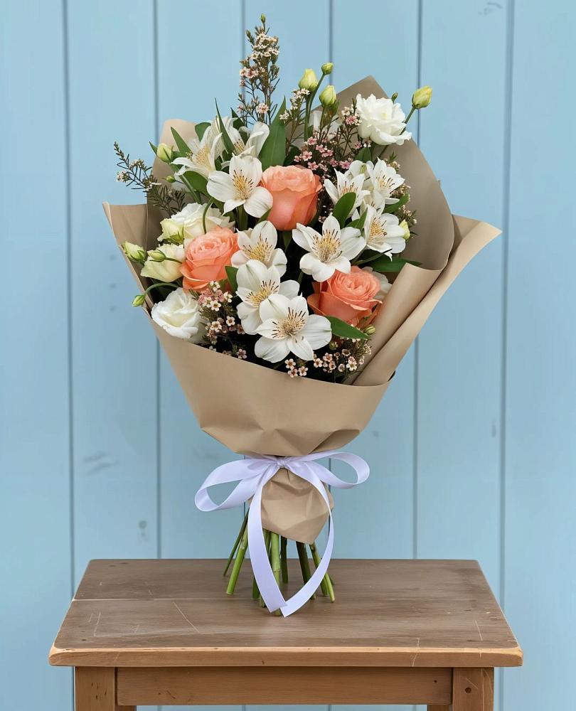 Букет цветов из: Альстромерии, Лизиантусы, Розы и Хризантемы в Дорохово