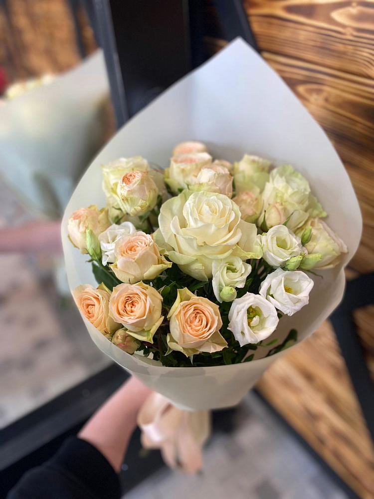 Букет цветов из: Розы и Лизиантусы в Дорохово