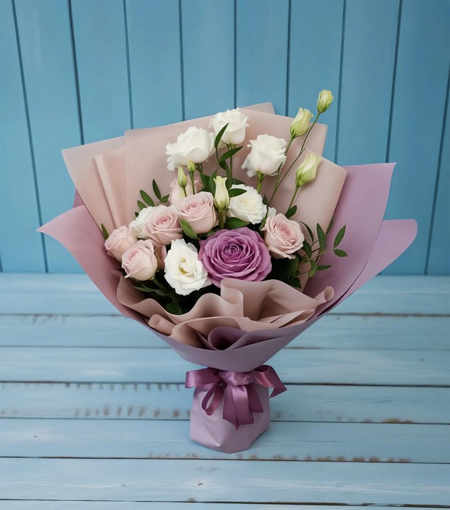 Букет цветов из: Розы и Лизиантусы в Дорохово